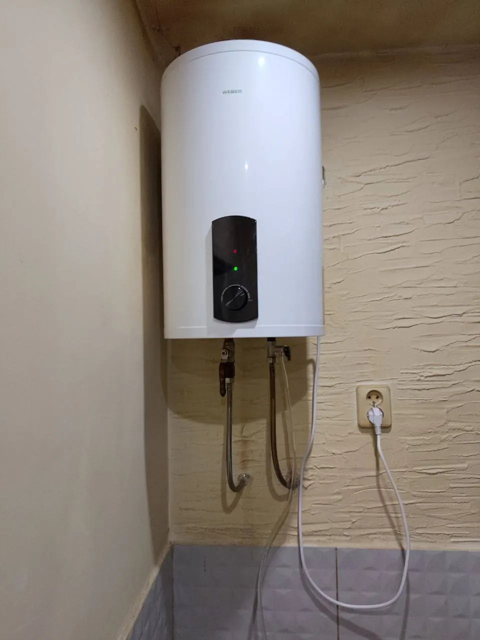 Bojler elektryczny na ścianie — DobryHydraulik Gdańsk
